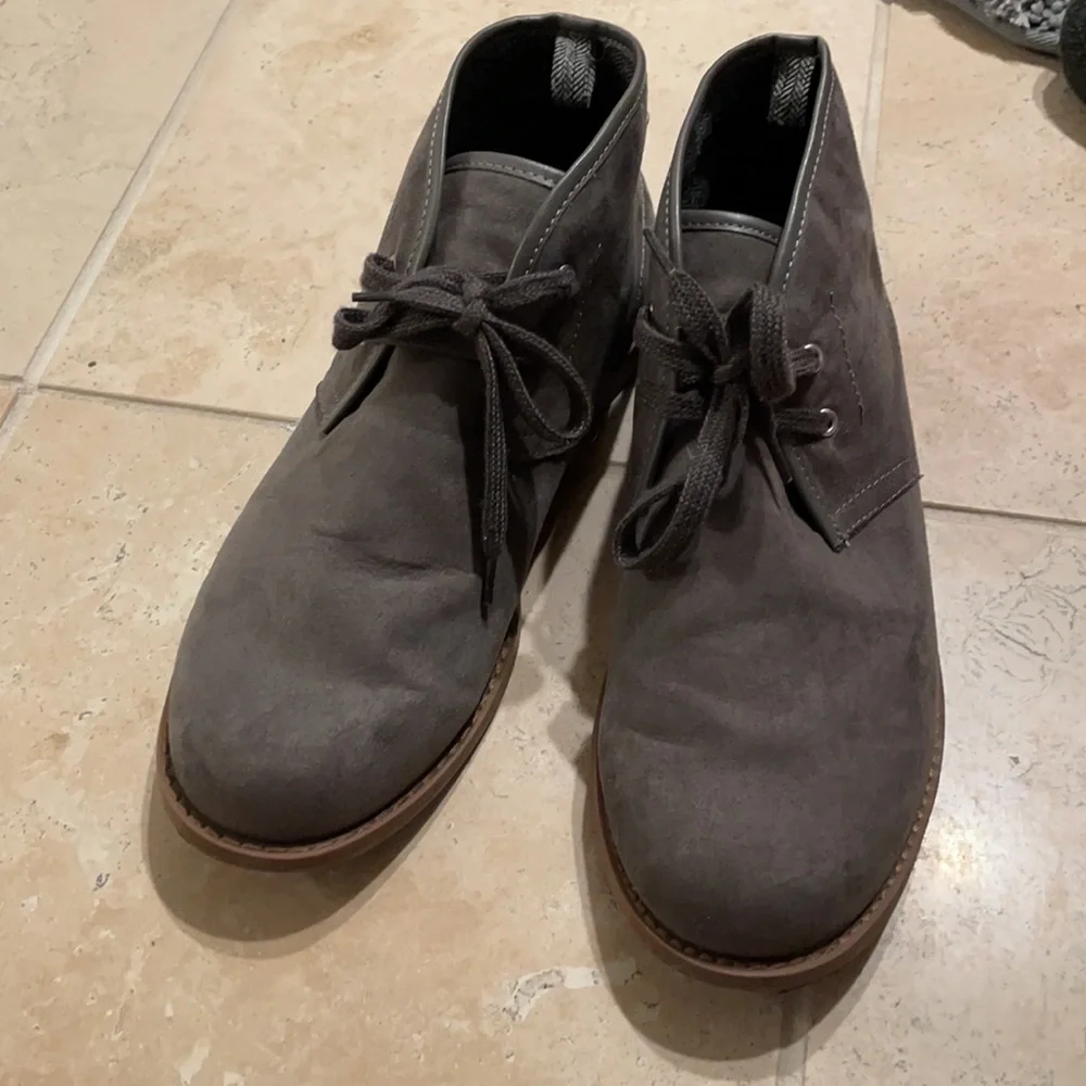 GAP Men's Gray Chukka Boots